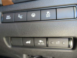 運転席周りの操作スイッチ類。