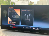 【ⅰドライブナビゲーション】文字情報も鮮明に表示する高解像度カラーディスプレイを採用。視認性に優れた地図デザインと特徴的な建造物を目印にした描写表示で現在位置を把握できます。地図データの更新も可能です