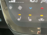 運転席、助手席シートヒーターが付いております。