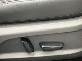 パワーシートで位置調整も簡単