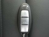 キーを取り出すことなくドアの施解錠、エンジンの始動が可能で便利な「インテリジェントキー」付です。