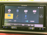 画面にはディスクやラジオ、テレビ、USBなどのメニューが表示されています。項目ごとにアイコンと文字で整理され、目的の機能を画面上で見分けやすい構成です。