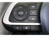 ステアリングスイッチでハンズフリー電話や音声認識、オーディオ操作やマルチインフォメーションディスプレイ内の表示切替えなどが出来ます。走行中に視線を逸らさず出来る手元操作は安全運転につながります。