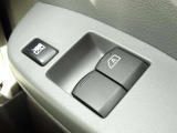 ビジネスカーでも快適装備は外せません。運転席&助手席はパワーウインドウです。(挟み込み防止機能付き)