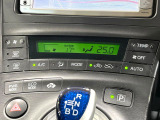 【オートエアコン】一度お好みの温度に設定すれば、車内の温度を検知し風量や温度を自動で調整。暑い&hellip;寒い&hellip;と何度もスイッチ操作をする必要はありません。快適な車内空間には必須の機能ですね♪