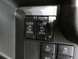 【電動スライドドアボタン】 車内からも開閉可能なスライドドアスイッチが付いています☆ (^_-)-☆ お荷物を抱えてドアが開けられないなんて事もありますよね!そんなお連れ様にも喜ばれる♪親切な機能です