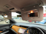 照明付バニティーミラー★運転席、助手席に装備しています。