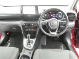 運転席からの視界はこんな感じです☆お気軽にご来店いただき、実際に座って是非お確かめください。ドライバーに寄り添う快適な操作フィールをもたらすステアリングです。
