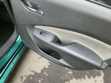 後席ドアポケットにもペットボトルホルダーがあるのでロングドライブも快適です