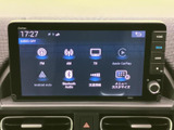 FM・AMやテレビ、スマートフォン連携などのメニューが一覧で表示されます。使いたい機能を画面から選びやすく、毎日の移動時間を快適に過ごすのに役立ちます。