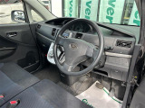 【運転席】座り心地が良いシートなので長時間の運転でも快適にお過ごしいただけます。新品のフロアマットのご注文も可能です。掲載箇所以外にご希望の写真がございましたらお気軽にお問い合わせ下さい。