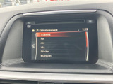 エンターテインメントのメニューに複数の音源が並び、好みに合わせて選びやすい画面です。FMやAMのほか、Bluetoothなどの表示もあり、日々の移動時間に音楽を楽しめます。