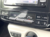 【オートエアコン】一度お好みの温度に設定すれば、車内の温度を検知し風量や温度を自動で調整。暑い&hellip;寒い&hellip;と何度もスイッチ操作をする必要はありません。快適な車内空間には必須の機能ですね♪