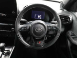 各操作スイッチなどもハンドルから手を放すことなく操作可能で安全運転に支援いたします!
