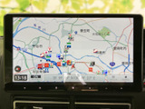 地図上に現在地や周辺の道路、施設情報が表示され、行き先を確認しながら移動できます。画面内の表示が見やすく、初めての場所へ向かう際にも目的地を探す助けになります。