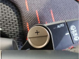 MINIの内装はとにかく『円』に拘ったデザインコンセプトが一目で伝わってきます。これほど円形に拘った車は他に御座いません。伝統のデザイン、トグルスイッチなど遊び心のある内装で御座います。