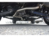 車両後方からの下回りです。マフラー防錆塗装や下回り防錆施工等も可能でございます。