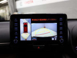 パノラミックビューモニター付きです。車両を上から見たような映像をディスプレイオーディオ画面に表示。運転席からの目視だけでは見にくい、車両周辺の状況をリアルタイムでしっかり確認できます。