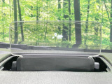 【ヘッドアップディスプレイ】現在の速度や走行情報をデジタル表示で運転席前方のガラスに投影!運転中、目線をずらさず必要な情報を確認できるのでとっても便利で安心!