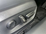 パワーシート搭載。微妙な調整が手軽にでき、ピッタリのポジションで運転することが可能です。