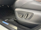電動パワーシートです。 高級車によく付いてますね。 ポジションを細かく調整、出来るので長時間の運転もリラックスして出来ちゃいますね。
