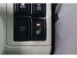 運転席には寒い日の肩や腰、冷えやすい下肢を温めてくれるシートヒーターが付いております!