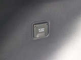 便利なアクセサリーコンセント(AC100V・1500W)が装備されています。ハイブリッドカー特有の大容量の電気エネルギーによりアウトドアシーンや停電などの非常時に便利な機能です。