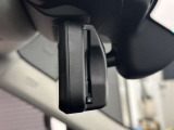 ルームミラー一体型ETCを装備。後付け感のないスマートな設計で、インテリアもすっきりとした印象です。