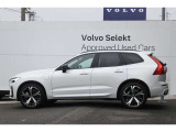 ロードクリアランスの大きなXC60は乗員の着座位置が高く、視界が良好です。また、着座位置の高さは安心感につながり、ストローク量の大きいサスペンションにより悪路でも快適な乗り心地を確保できる利点もあります。