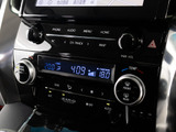 ★使いやすさや安全性を追求したステアリング周り!高級車ゆえにスイッチ類が多いのも特徴ですね!考え尽くされた配置ですぐに使いこなす事が出来ますのでご安心下さい!是非、体感してみて下さい!!