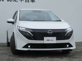 アダプティブLEDヘッドライト。フロントカメラで前方の状況を検知し対向車や先行車に眩しい思いをさせることなく必要なところだけを遠くまで照射します。