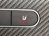 ●フロントシートヒーティング:運転席・助手席共に三段階で調節が可能なシートヒーターを装備しております。季節を問わず快適にご使用いただけます。