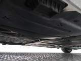気になる中古車の下廻り。もちろん、納車時には整備スタッフによる点検を実施致しますので安心してご購入いただけます。