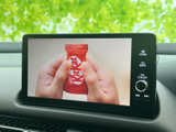画面いっぱいにテレビ映像を表示でき、停車中の休憩時間などに視聴を楽しめます。映像を見やすい大きさで確認できるため、車内で待つ時間を過ごす際にも便利な装備です。