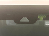 【トヨタセーフティセンス】走行中に前方の車両等を認識し、衝突しそうな時は警報とブレーキで衝突回避と被害軽減をアシスト。より安全にドライブをお楽しみいただけます。