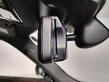 MINIではルームミラーの裏側にETCの車載器が内蔵されており、別途で車載器の購入必要なしで非常にスマート。皆様が驚かれるポイントのでもあります