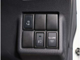 『1台』のお車に対して、3名体制で日々議論を重ね仕入れを行っております。