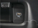 ◆USBチャージャー◆使いやすい場所に装備されています。