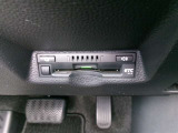 ETC車載器を装備しています。高速道路の料金所もストレスなく通行できます。すっきりとしたビルトインタイプですよ。