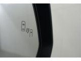 ★ブラインドスポットモニター付きです、隣の車線を走る車両をレーダーで検知、ドアミラーでは確認しにくい後側方エリアの車両をお知らせいたします。