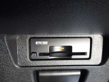 音声案内タイプETC2.0装備☆ビルトインタイプのETCですので、インテリアの邪魔をしません!ETCがあれば、キャッシュレスで料金所をノンストップで通過できます。