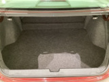 ラゲッジも広く使いやすいトランクは、開口部も広く荷物の積み下ろしもしやすいお車となっております。