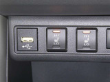 【シートヒーター搭載】シートを温めてくれる暖房機器です!長時間座っていると負担が掛かりやすい背中や腰、または冬場の寒い日に冷えやすい脚部に快適なぬくもりを♪