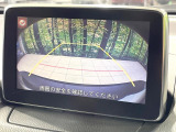 【バックカメラ】駐車時に後方がリアルタイム映像で確認できます。大型商業施設や立体駐車場での駐車時や、夜間のバック時に大活躍!運転スキルに関わらず、今や必須となった装備のひとつです!