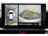車両を上から見たような映像表示するパノラミックビューモニター付き!
