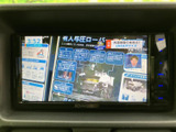 テレビ番組の映像を表示でき、停車中の休憩時間などに視聴を楽しめます。画面には番組情報も表示されており、車内で過ごす時間の楽しみを広げてくれる便利な装備です。