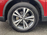 純正のアルミホイールです!お車に合ったデザインのホイールになっています!