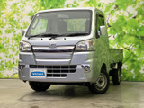 角張ったフロントまわりと端正なキャビンが印象的で、荷台まで続くシルエットもすっきり。親しみやすさと頼もしさを感じさせる、洗練された佇まいです。