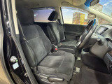 運転席も広々としており運転しやすい環境を実現しています☆