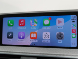 【アップルカープレイ】iPhoneがBMW車両とワイヤレスで接続されます。Apple CarPlayでは、オーディオストリーミングやメッセージングアプリがディスプレイに表示されます。